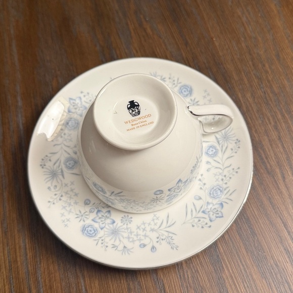 Wedgwood Cup Saucer Set Belle Fleur Footed Blue Flowers Platinum Rim Bone China - Picture 5 of 5